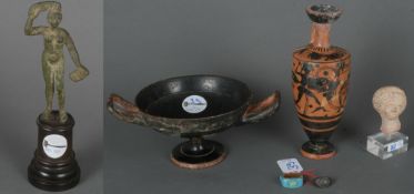 Sechstlgs. Konvolut nach antiken Vorbildern: Eine kleine Henkelvase, eine Henkelschale, ein