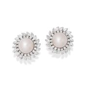 PAIRE DE CLIPS D'OREILLES EN OR, PERLES DE CULTURE ET DIAMANTS