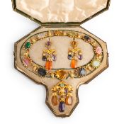 PARURE EN PIERRES DURES ET SEMI-PRÉCIEUSES, MILIEU DU XIXe SIÈCLE