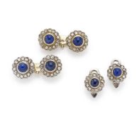 PAIRE DE BOUTONS DE MANCHETTES ET DE BOUTONS D'HABIT EN OR, SAPHIRS ET DIAMANTS, WEINGRILL
