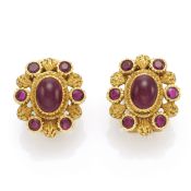 PAIRE DE CLIPS D'OREILLES EN OR ET RUBIS, SIGNÉES M. BUCCELLATI