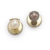 DEUX BOUTONS EN OR, PERLE FINE ET DE CULTURE