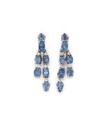 PAIRE DE PENDANTS D'OREILLES EN OR, SAPHIRS ET DIAMANTS