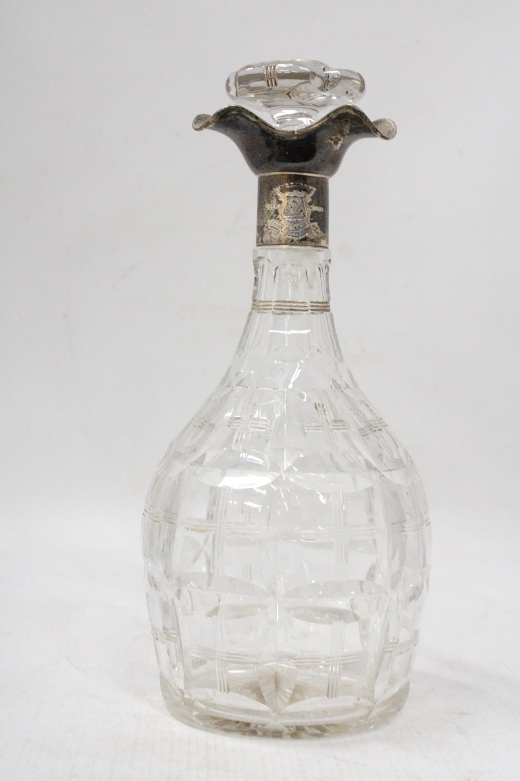 A HALLMARKED SHEFFIELD SILVER GLUG DECANTER ENGRAVED STOCKPORT GOLF CLUB - Image 4 of 5