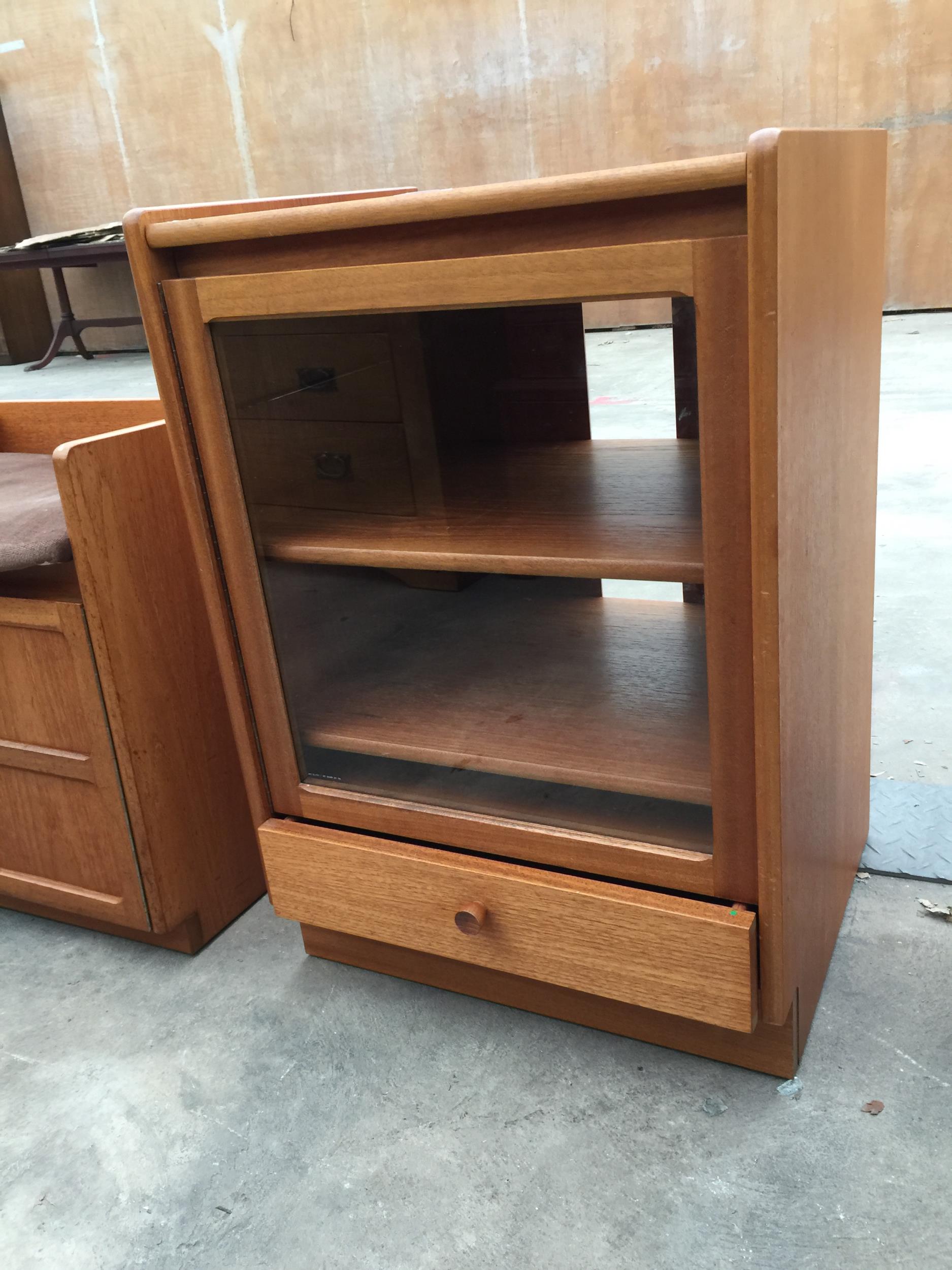 A NATHAN RETRO TEAK CABINET WITH GLASS DOOR, 20.5" WIDE - Image 2 of 4