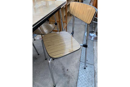 A MID 20TH CENTURY TAVO BELGIUM FORMICA TOP KITCHEN TABLE AND FOUR CHAIRS - Image 4 of 5