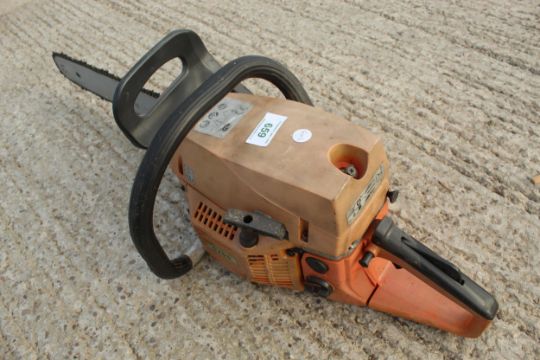 A BMC 5200 CHAINSAW NO VAT - Image 1 of 2