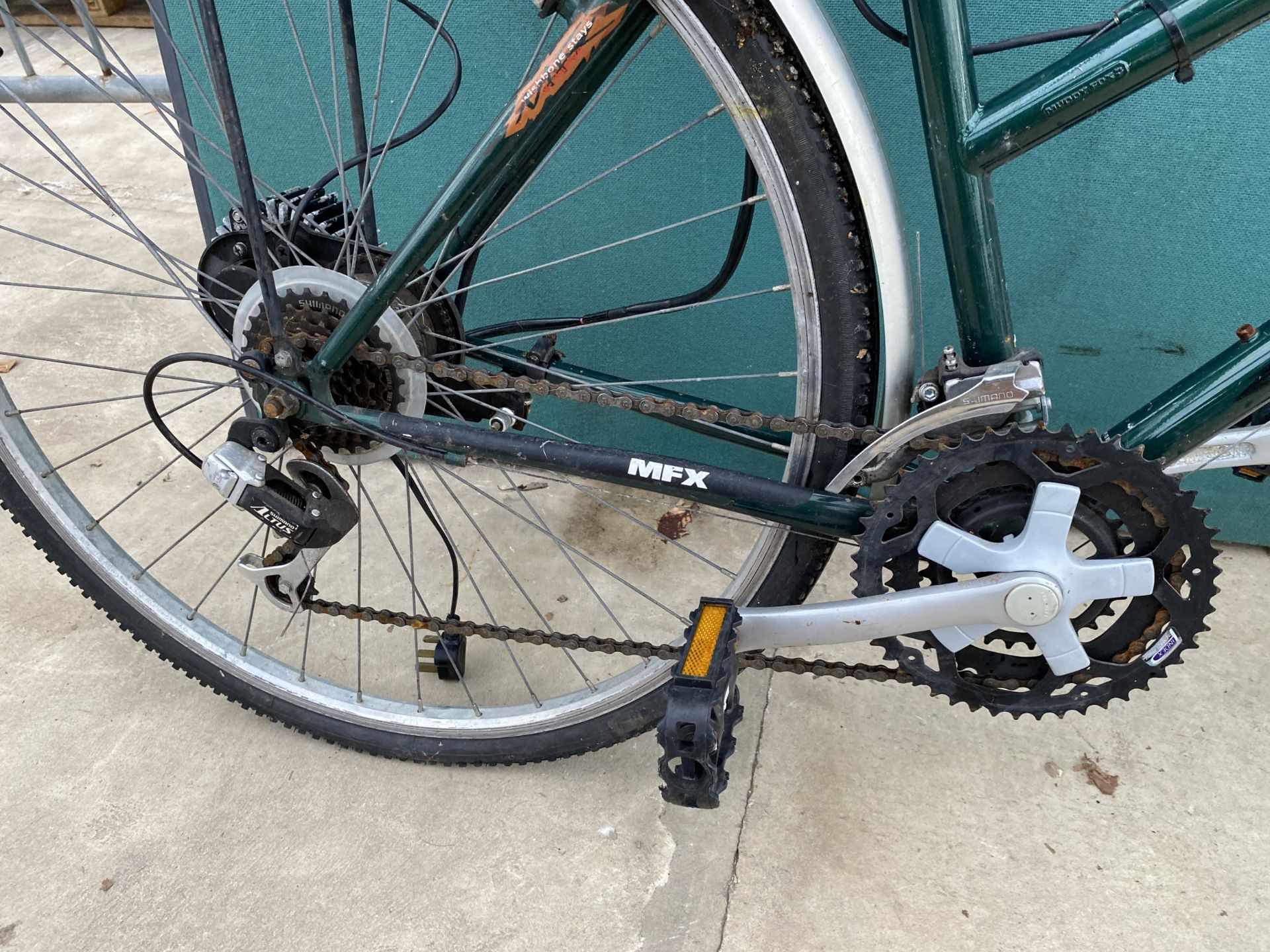 A MUDDYFOX TRAILBLAZER POWER ASSISTED LADIES BIKE WITH 18 SPEED GEAR SYSTEM AND COMPLETE WITH - Image 2 of 5