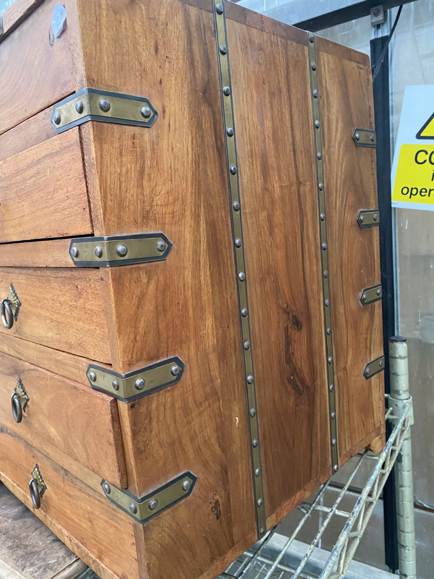 A MINIATURE HARDWOOD CHEST OF FIVE DRAWERS WITH BRASS DETAIL - Image 3 of 5