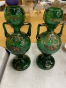 A PAIR OF ANTIQUE GREEN HOUR GLASS SHAPED VASES WITH HAND PAINTED DECORATION, HEIGHT 20CM