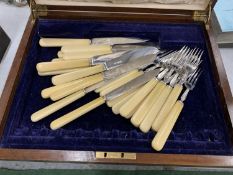 A CASED HALLMARKED SHEFFIELD SILVER CUTLERY SET WITH FAUX BONE HANDLES