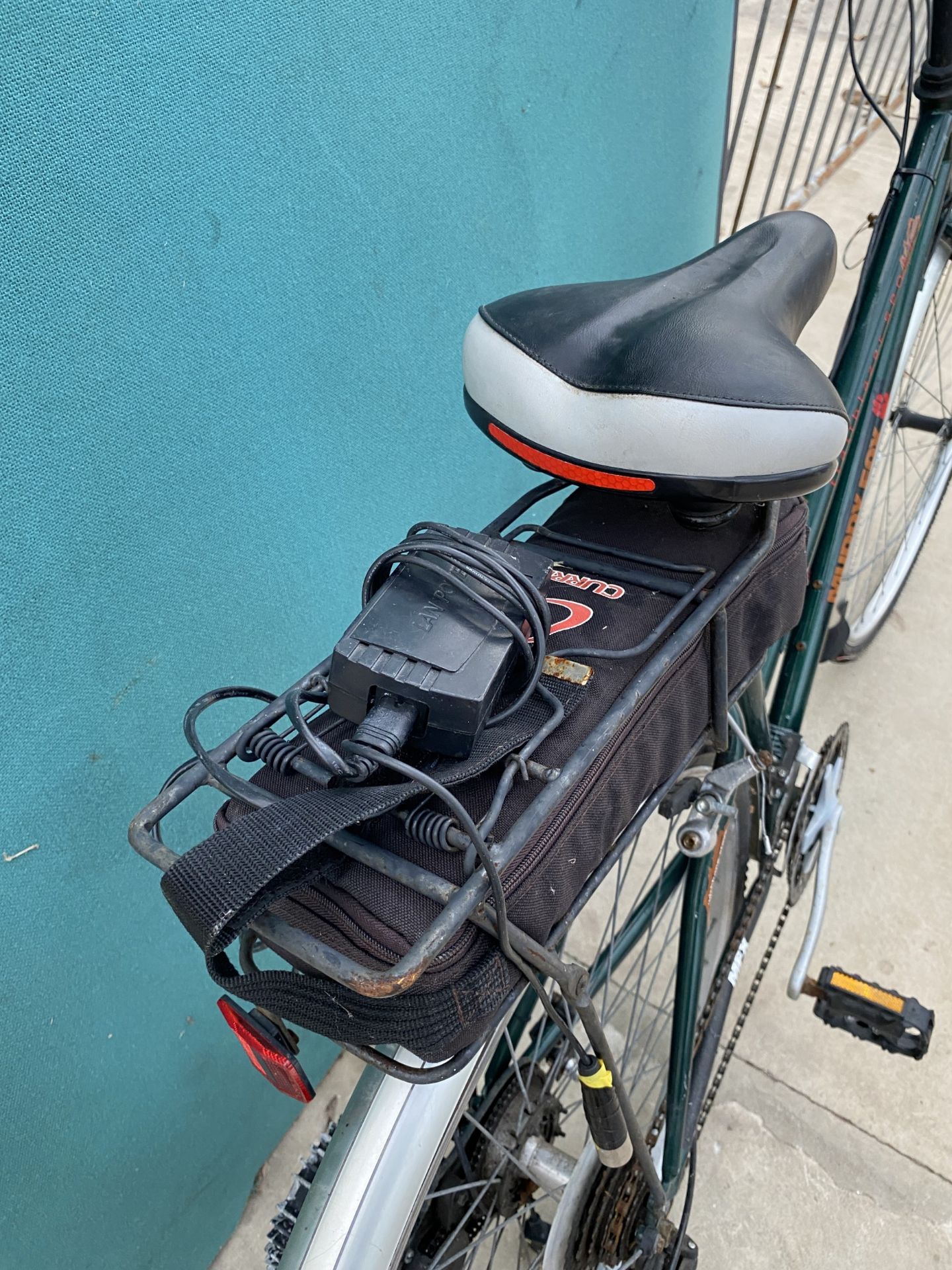 A MUDDYFOX TRAILBLAZER POWER ASSISTED LADIES BIKE WITH 18 SPEED GEAR SYSTEM AND COMPLETE WITH - Image 3 of 5