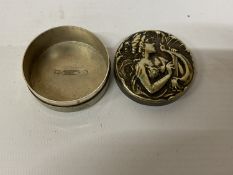 AN ANTIQUE ART NOUVEAU WHITE METAL PILL BOX