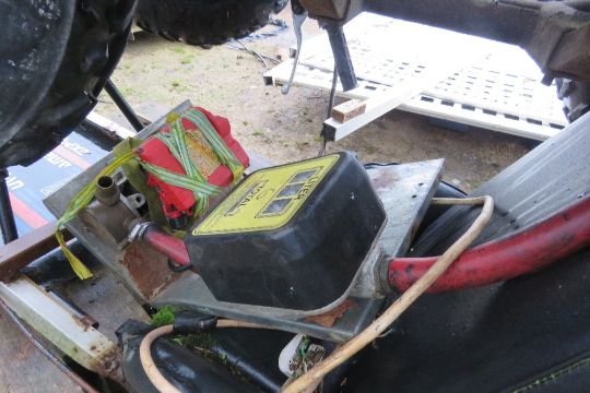 GO-CART FRAME AND A QUAD BIKE FOR SPARES....THIS LOT IS SOLD UNDER THE AUCTIONEERS MARGIN SCHEME, TH - Image 6 of 7