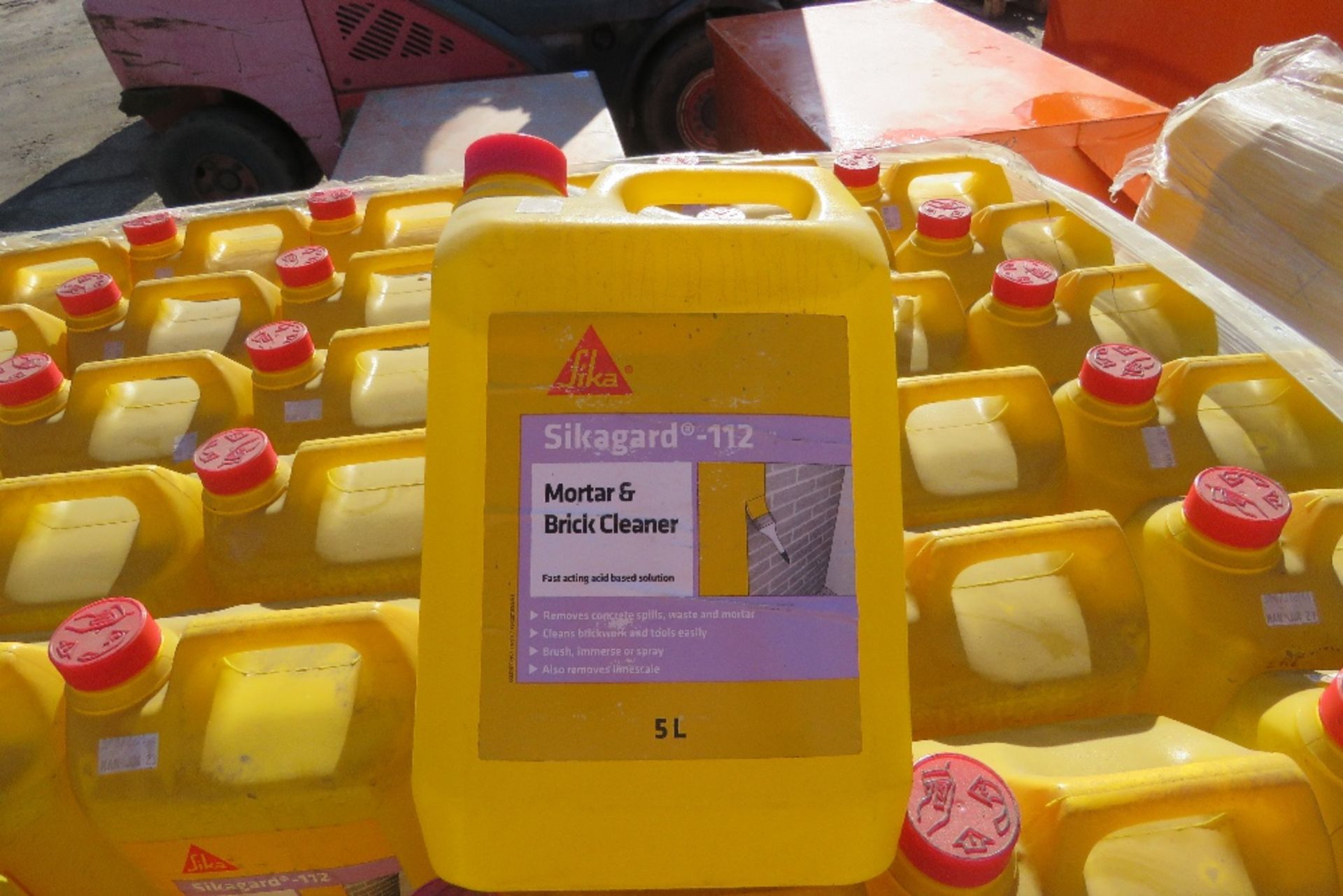 LARGE PALLET OF SIKA MORTAR & BRICK CLEANER. 126NO IN TOTAL APPROX.....THIS LOT IS SOLD UNDER THE AU