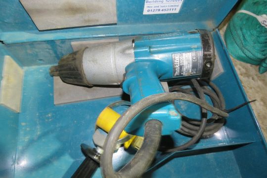 MAKITA HEAVY DUTY 110VOLT NUT RUNNER GUN IN A ACSE. - Image 2 of 2