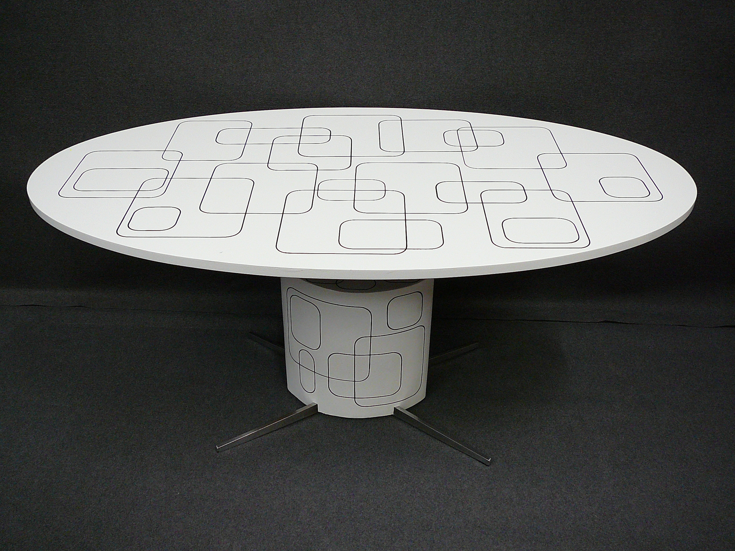 Modernist geometric handpainted rise and fall dining table with chairs - Image 9 of 13