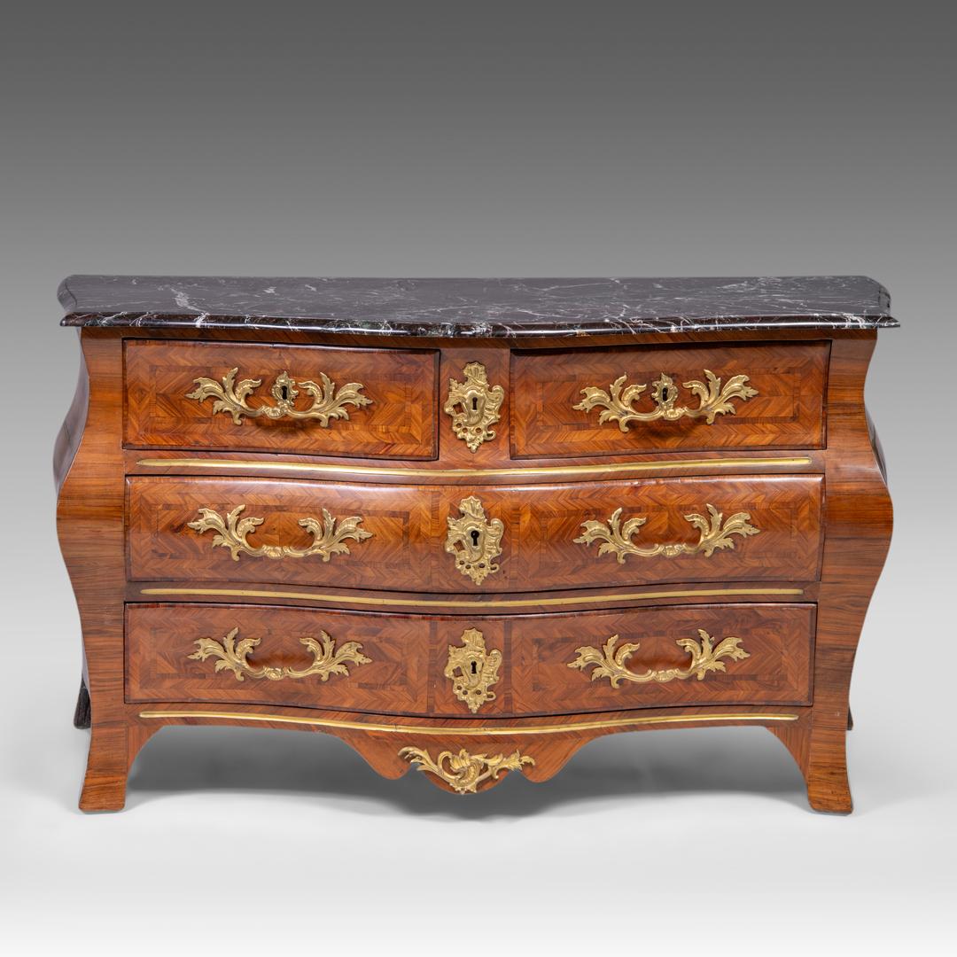 A Louis XV kingwood 'Commode Tombeau', with gilt bronze mounts and marble top, mid 18thC, H 83 - W 1 - Image 2 of 7