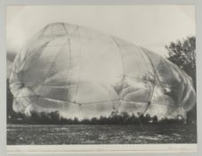 Christo (Gabrowo, Bulgarien 1935 - 2020 New York City, bedeutender Künstler des 20. Jh., Studium de
