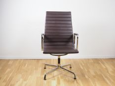 Vitra Eames Alu Chair EA 112 in Leder braun