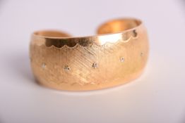 18K Armspange mit Ziergravur