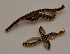 14K Granat-Brosche und blauer Anhänger