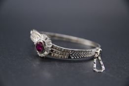 18 K WG Armreif mit Rubin