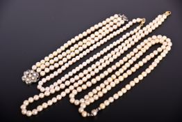 Konvolut aus drei Perlenketten und einem Perlen-Armband