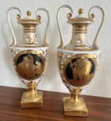 Royal Copenhagen, Amphoren Vase mit Deckel, zwei Stück, Ende 19 Jahrhundert. Dargestellt sind zwei