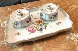 Carl Thieme Potschappel, Schreibset mit Blumendekor, um 1880. Schön gemalter und filigraner Blumend