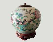 Water-Melon Jar, Porzellan, Tung-Chih-Periode -1862. Dekoriert mit Phönixen und Pfingstrosen in Fam