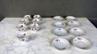 Tassen und Untertassen