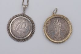 2 große Münzanhänger, 1x mit Kette, Silber