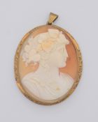 Großer Anhänger mit Muschelkamee, Doubléfassung, um 1880