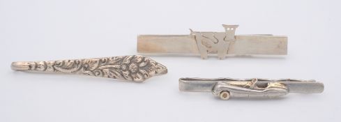 3 silberne Schlipsklammern mit Applikationen, bzw. Relief