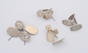 4 Paar silberne Manschettenknöpfe, überwiegend florale Gravur und Rollwerkrelief