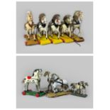 Spielzeugpferde auf vier hölzernen Rädern Konvolut, 10 tlg, 1950, Größe: Fünf davon 27 x 28 cm, dre