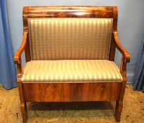 Zierliche Biedermeierbank um 1840