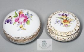 Zwei verschiedene Deckeldosen. NYMPHENBURG, 20. Jahrhundert.
