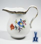 Milchkännchen mit A-Kante. MEISSEN, 20. Jahrhundert. 1. Wahl,