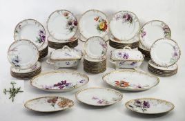 Umfangreiches Speiseservice, PIRKENHAMMER, 19. Jahrhundert. Insgesamt 63 Teile.