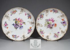 Paar Zierschalen mit Durchbruchrand. NYMPHENBURG, 20. Jahrhundert.