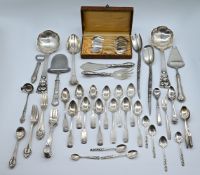 1 Konvolut Besteckteile Silber u.a., Skandinavien, z.B. Dänemark, Norwegen u.a.: