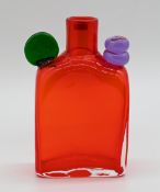 1 Glasobjekt bez. Nuutajärvi Notsjö wohl „Oliva Pampula“ Flasche (wohl 1960er) H ca 16 cm Asp.