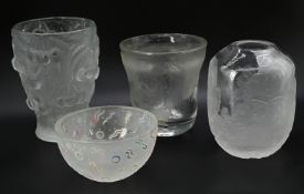 4 Glasobjekte z.T. bez. ChriSch 84 Dialog, Konstanty Zillinski 89 H bis ca. 19 cm Asp.