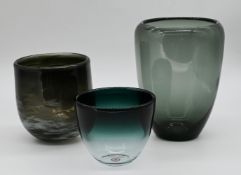 3 Glasobjekte undeutl. bez. z.T. besch. H bis ca. 21 cm Asp.