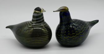 3 Glasobjekte bez. Oiva Toikka wohl Kaakuri (1991), Ari (1980) und Pilvikana (?) L bis ca. 32 cm As