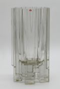 1 Glasobjekt bez. Tapio Wirkkala „Arcadia Vase“ min. besch. H ca. 27 cm Asp.