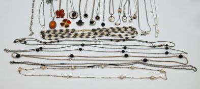 1 Konv. Schmuck: Wohl überwiegend Si, Metall u.a., z.T. mit Edelsteinen, je Asp./Gsp.