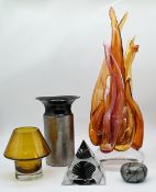 1 Posten Glas/Keramikobjekte z.T. bez. Kontelka 85 z. T. besch. H bis ca. 46 cm Asp.